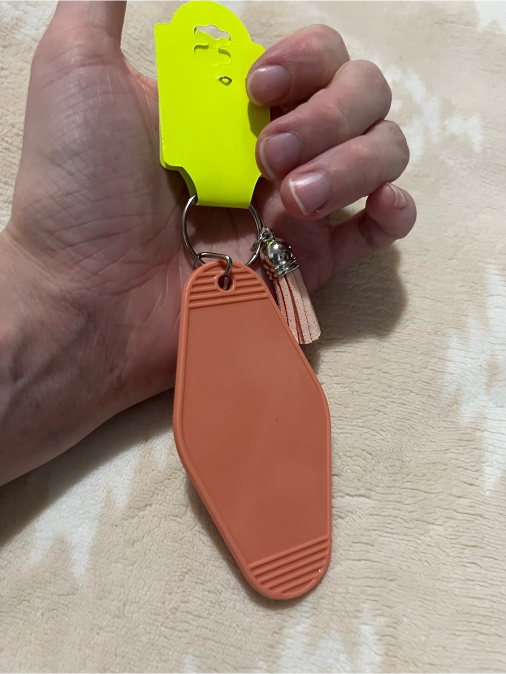 Ghost Keychain 🎀 - Picture 2 of 3